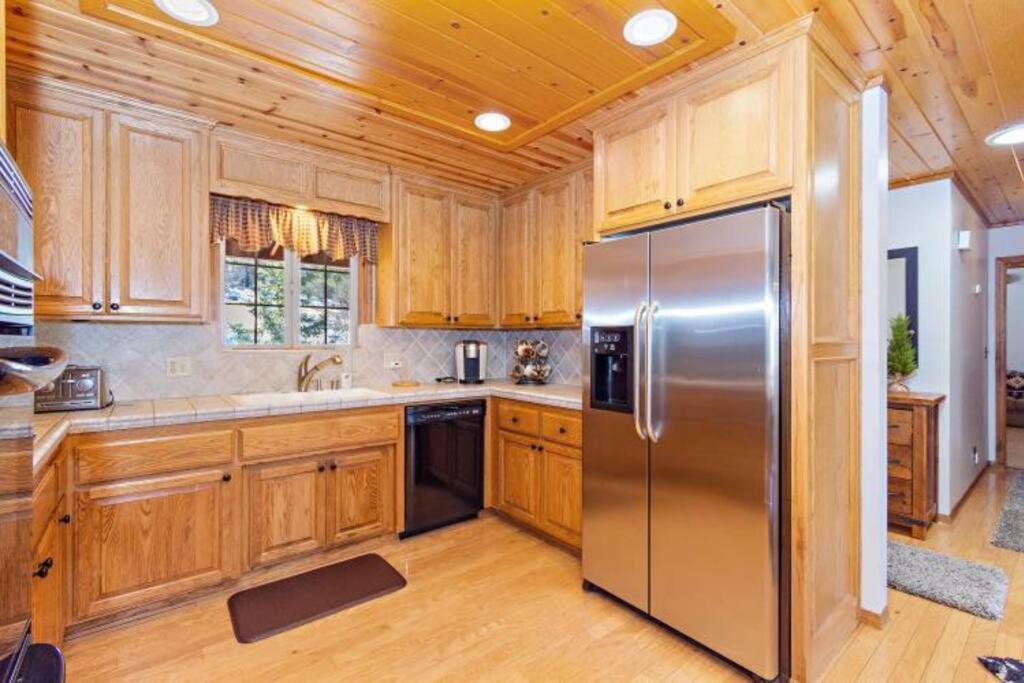 Custom Single Story Cabin With Jacuzzi Pool Table & Big Game Room With Arcade Games Біг-Бер-Лейк Екстер'єр фото
