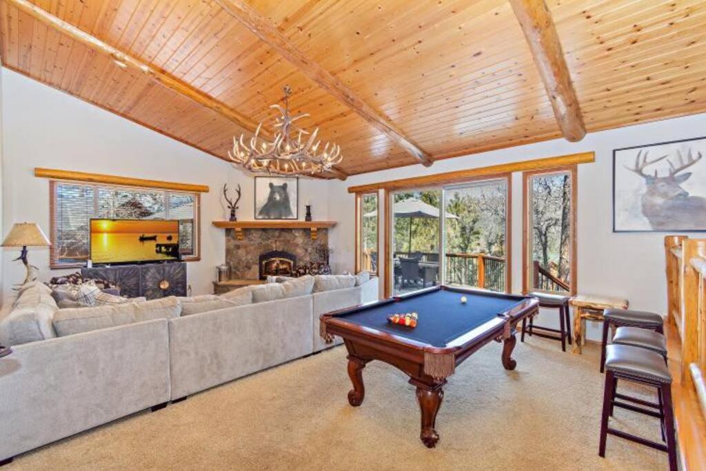 Custom Single Story Cabin With Jacuzzi Pool Table & Big Game Room With Arcade Games Біг-Бер-Лейк Екстер'єр фото