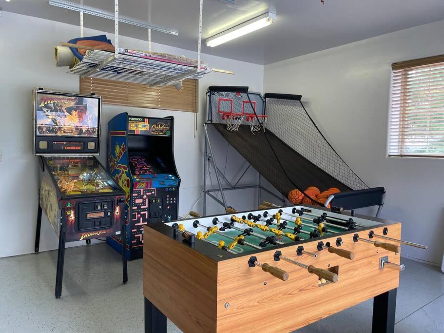 Custom Single Story Cabin With Jacuzzi Pool Table & Big Game Room With Arcade Games Біг-Бер-Лейк Екстер'єр фото