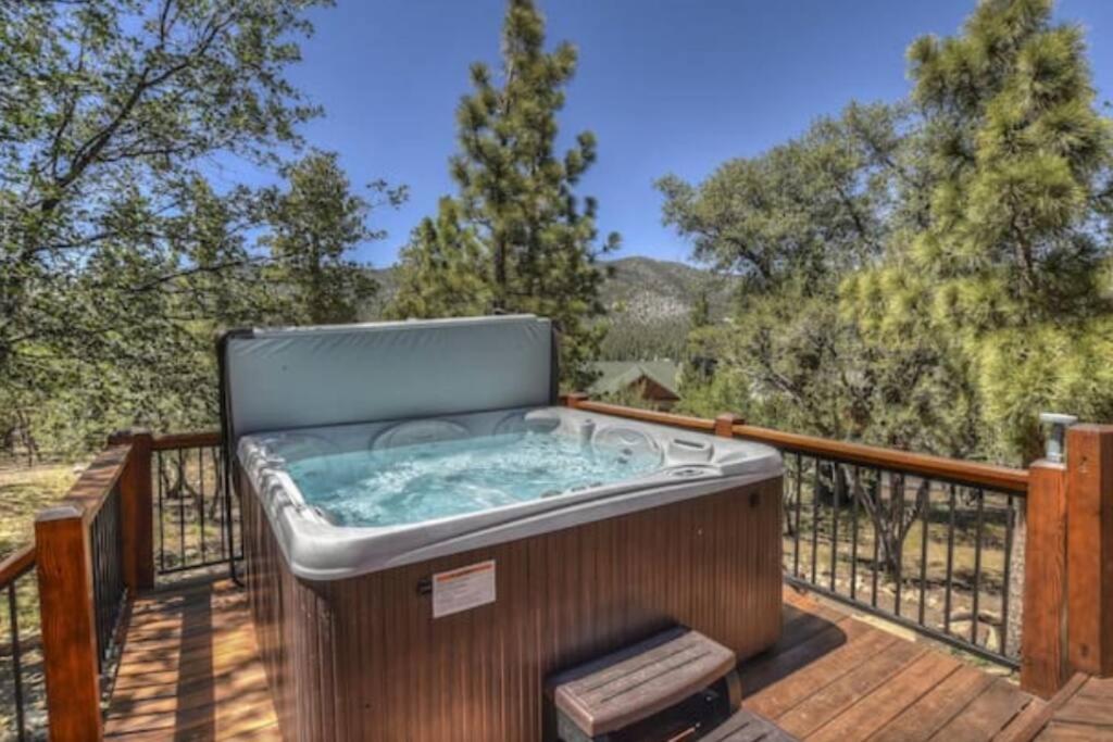 Custom Single Story Cabin With Jacuzzi Pool Table & Big Game Room With Arcade Games Біг-Бер-Лейк Екстер'єр фото