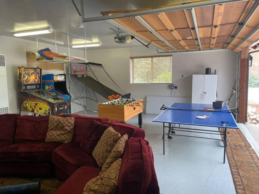 Custom Single Story Cabin With Jacuzzi Pool Table & Big Game Room With Arcade Games Біг-Бер-Лейк Екстер'єр фото