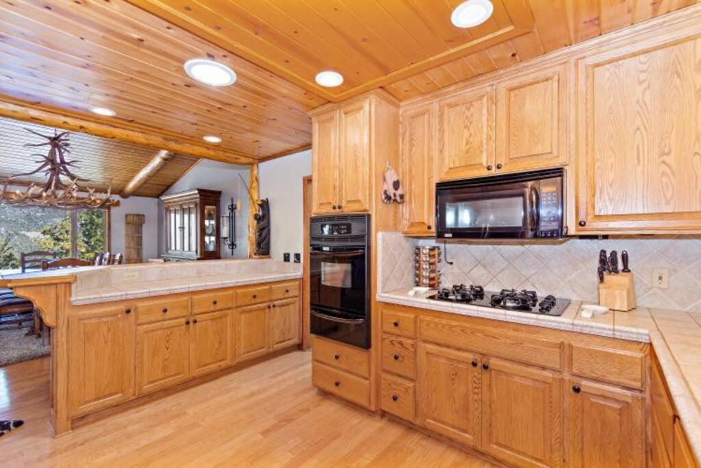 Custom Single Story Cabin With Jacuzzi Pool Table & Big Game Room With Arcade Games Біг-Бер-Лейк Екстер'єр фото