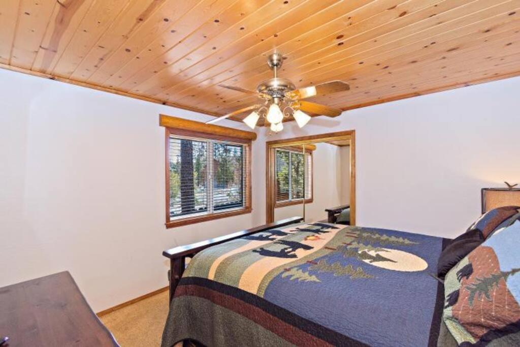 Custom Single Story Cabin With Jacuzzi Pool Table & Big Game Room With Arcade Games Біг-Бер-Лейк Екстер'єр фото