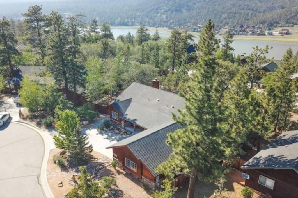 Custom Single Story Cabin With Jacuzzi Pool Table & Big Game Room With Arcade Games Біг-Бер-Лейк Екстер'єр фото