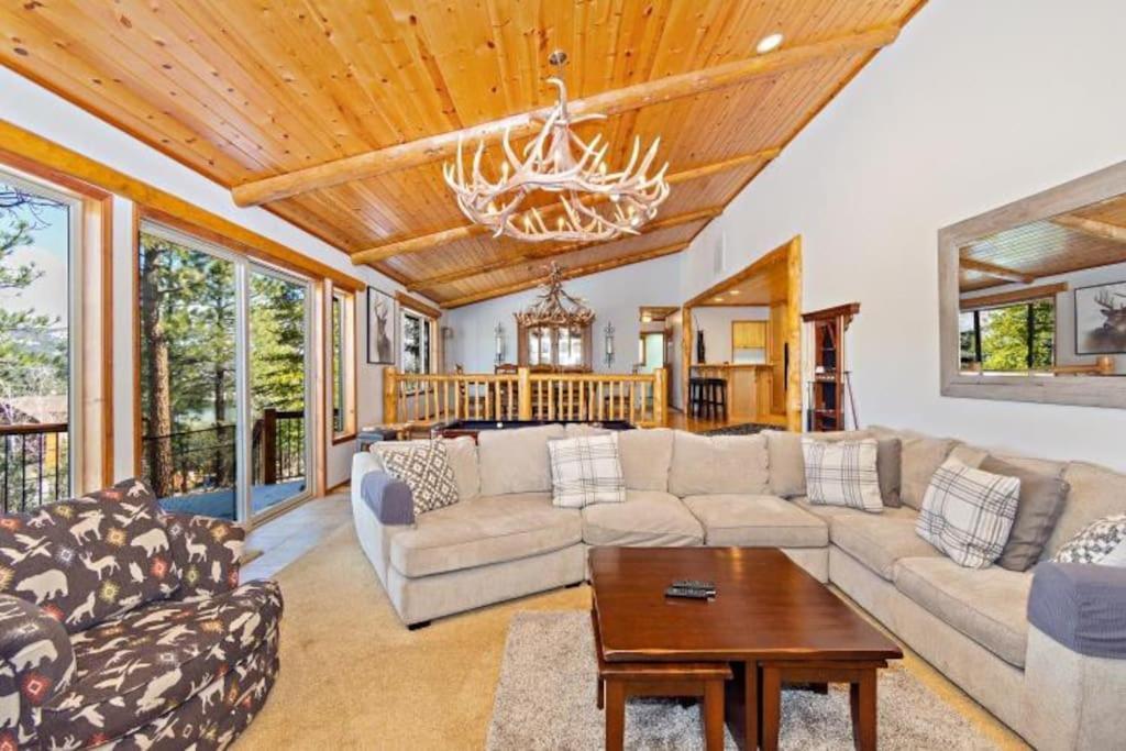 Custom Single Story Cabin With Jacuzzi Pool Table & Big Game Room With Arcade Games Біг-Бер-Лейк Екстер'єр фото