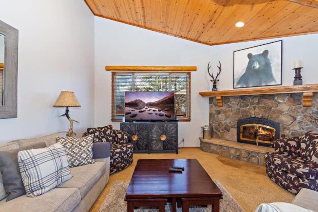 Custom Single Story Cabin With Jacuzzi Pool Table & Big Game Room With Arcade Games Біг-Бер-Лейк Екстер'єр фото